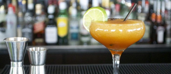 Τα νέα καλοκαιρινά cocktails που θα απολαύσετε στο Oltre bar του Ananti City Resort
